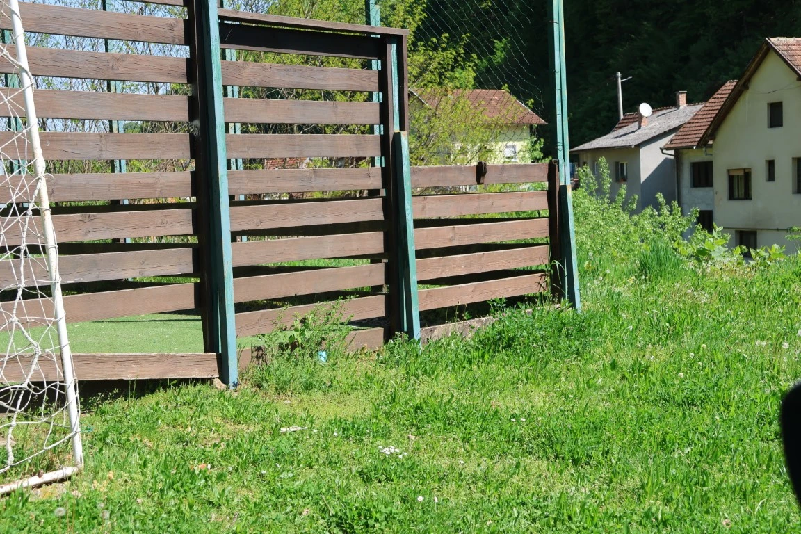 Direktorica gradskog poduzeća prima gotovo 3.200 eura plaće, a Požega zarasta u travu!