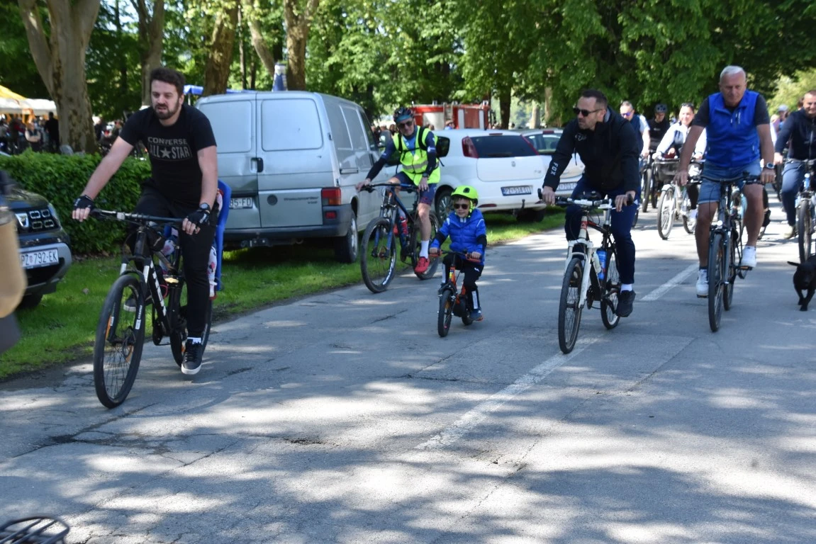 Obiteljska biciklijada okupila brojne generacije na ulicama Požege