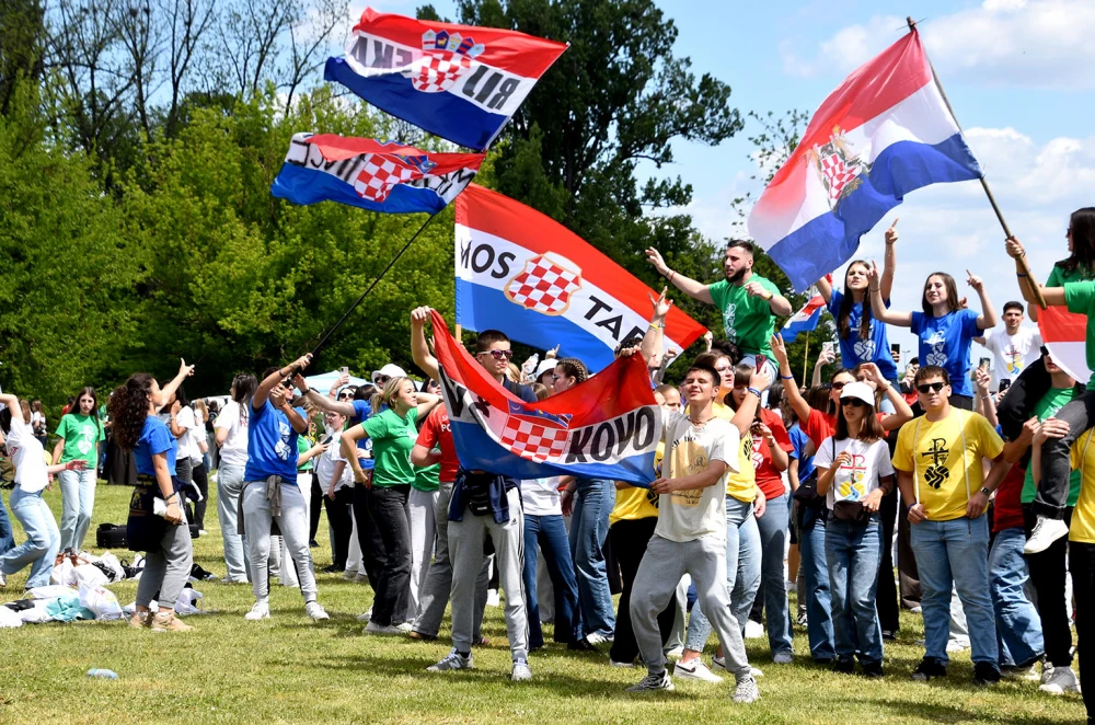 MLADOST, VJERA I ZAJEDNIŠTVO: Tisuće hodočasnika preplavile Požegu na Susretu hrvatske katoličke mladeži