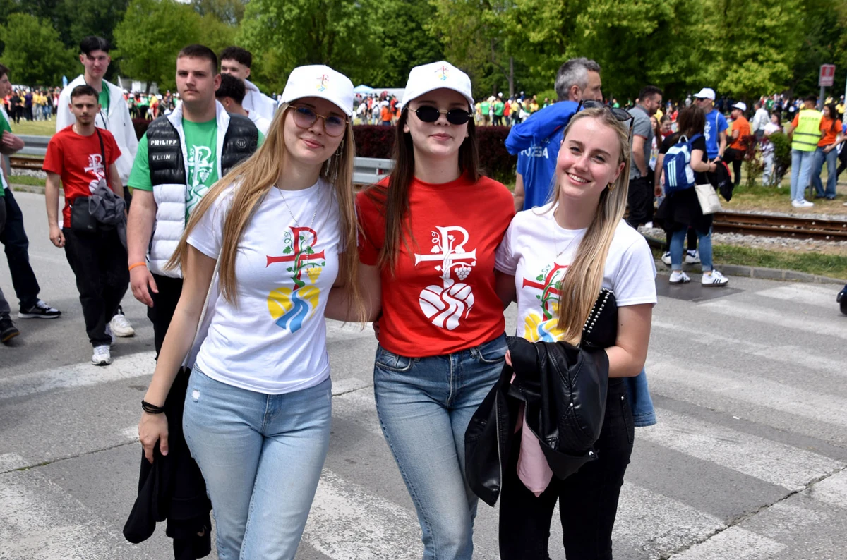 MLADOST, VJERA I ZAJEDNIŠTVO: Tisuće hodočasnika preplavile Požegu na Susretu hrvatske katoličke mladeži