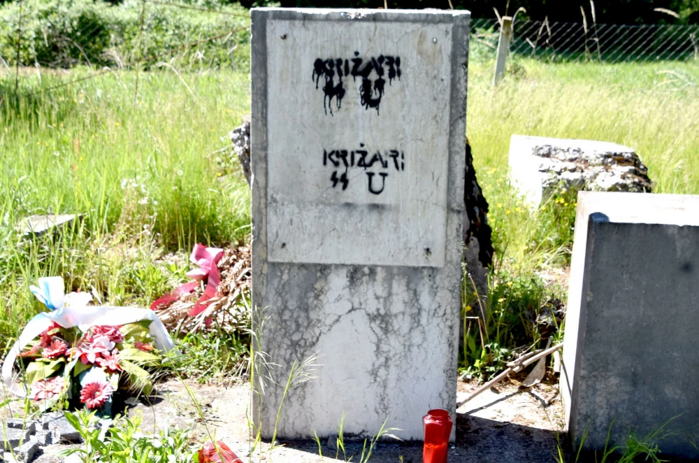 Vandalizam u Sloboštini: Oskvrnjen spomenik žrtvama fašističkog terora