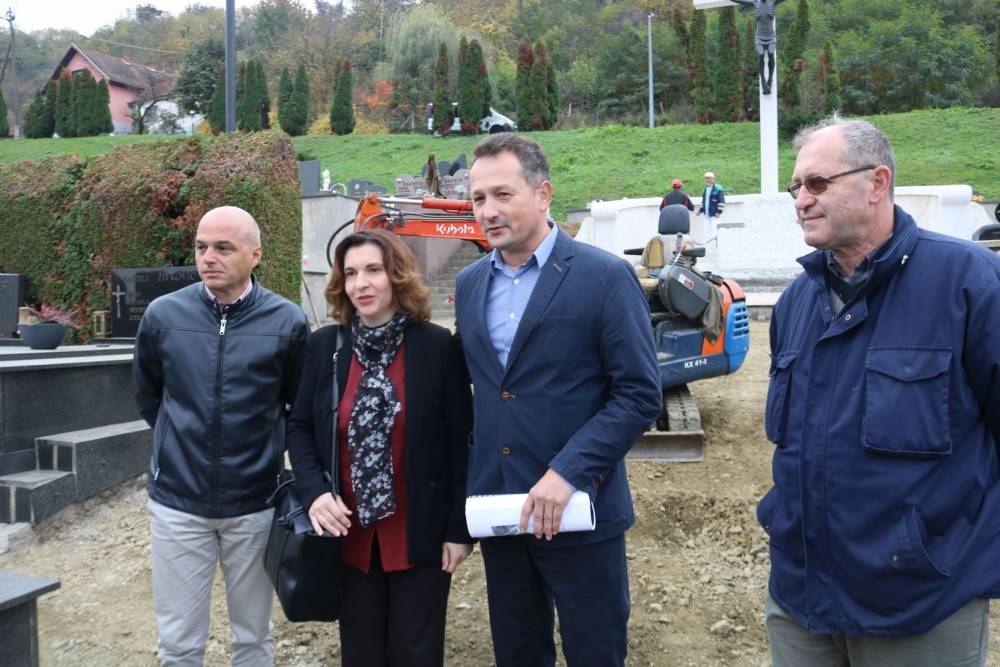 Gradonačelnik Puljašić obišao sanaciju centralnog križa na Groblju sv. Ilije u Požegi