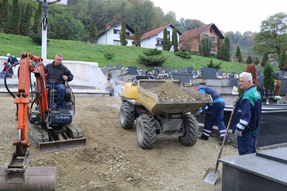 Gradonačelnik Puljašić obišao sanaciju centralnog križa na Groblju sv. Ilije u Požegi