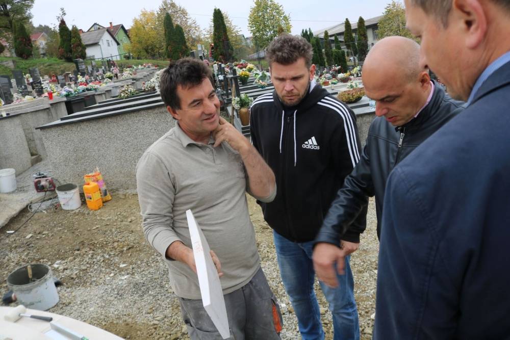 Gradonačelnik Puljašić obišao sanaciju centralnog križa na Groblju sv. Ilije u Požegi