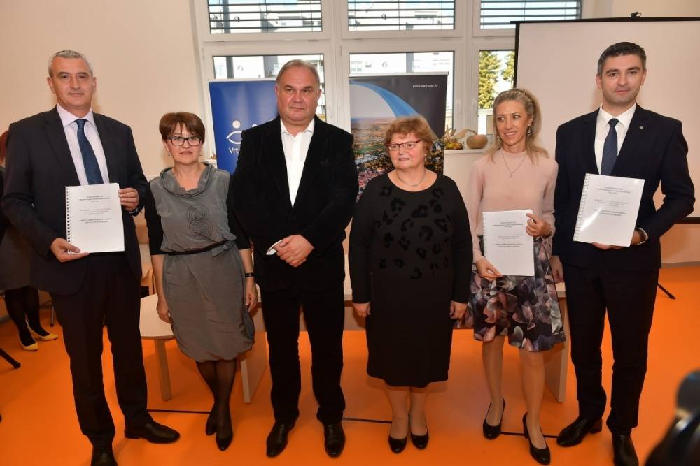 Ministarstvo za demografiju, obitelj, mlade i socijalnu politiku dodijelilo Gradu Požegi 1.690.407,59 kuna za projekt Požeški limači