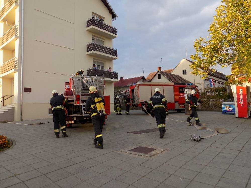 37 vatrogasaca s područja Kutjeva održalo združenu vatrogasnu vježbu