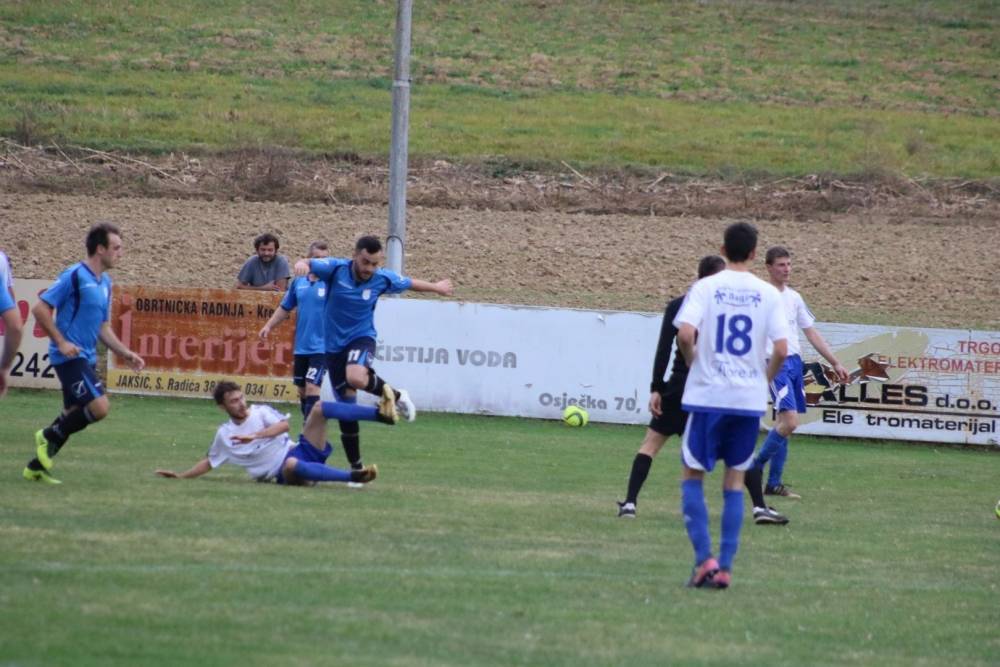 Nogometni derbi NK ʺCroatiaʺ Mihaljevci i NK ʺMladostʺ Pavlovci 2:1