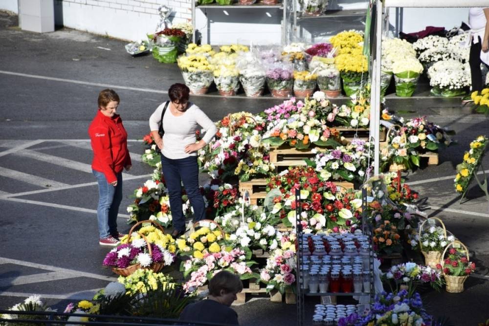 Započela prodaja cvijeća iza Gradske kuće