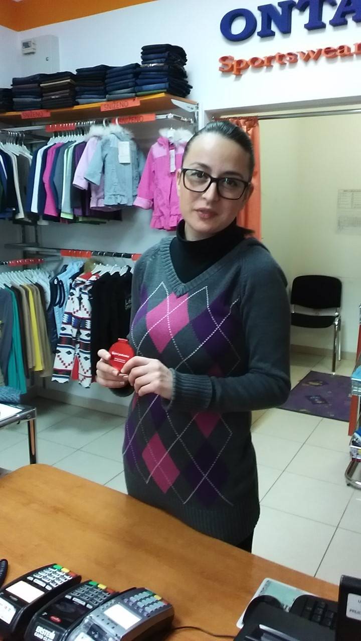 Članovi udruge Humanum darivali ogledalca ženama u Požegi 