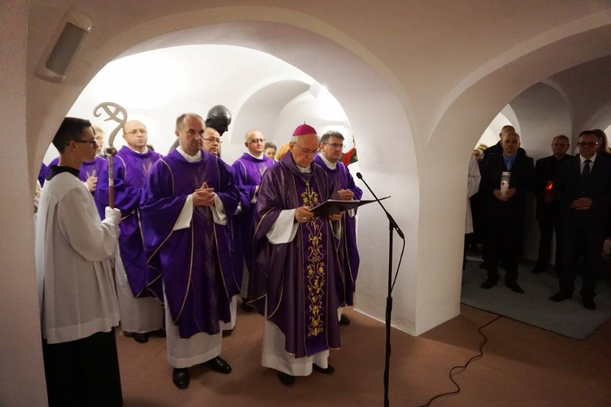 Spomen svih vjernih mrtvih u požeškoj Katedrali