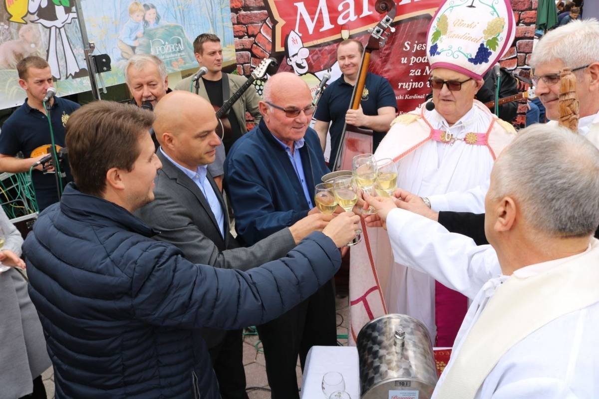Okusi jeseni u Požegi okupili mnoštvo posjetitelja i izlagača
