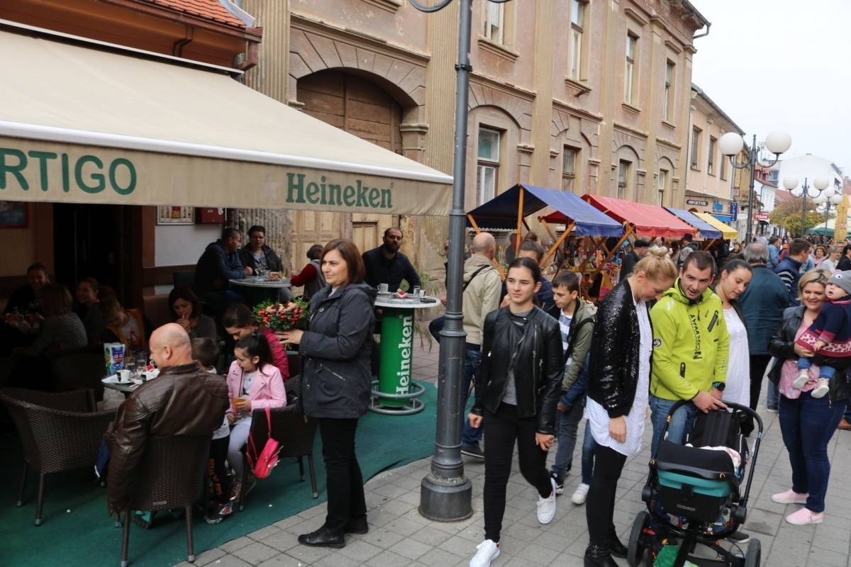 Okusi jeseni u Požegi okupili mnoštvo posjetitelja i izlagača