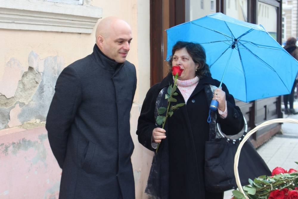 Grad Požega podijelio ruže nježnijem spolu povodom njihovog dana