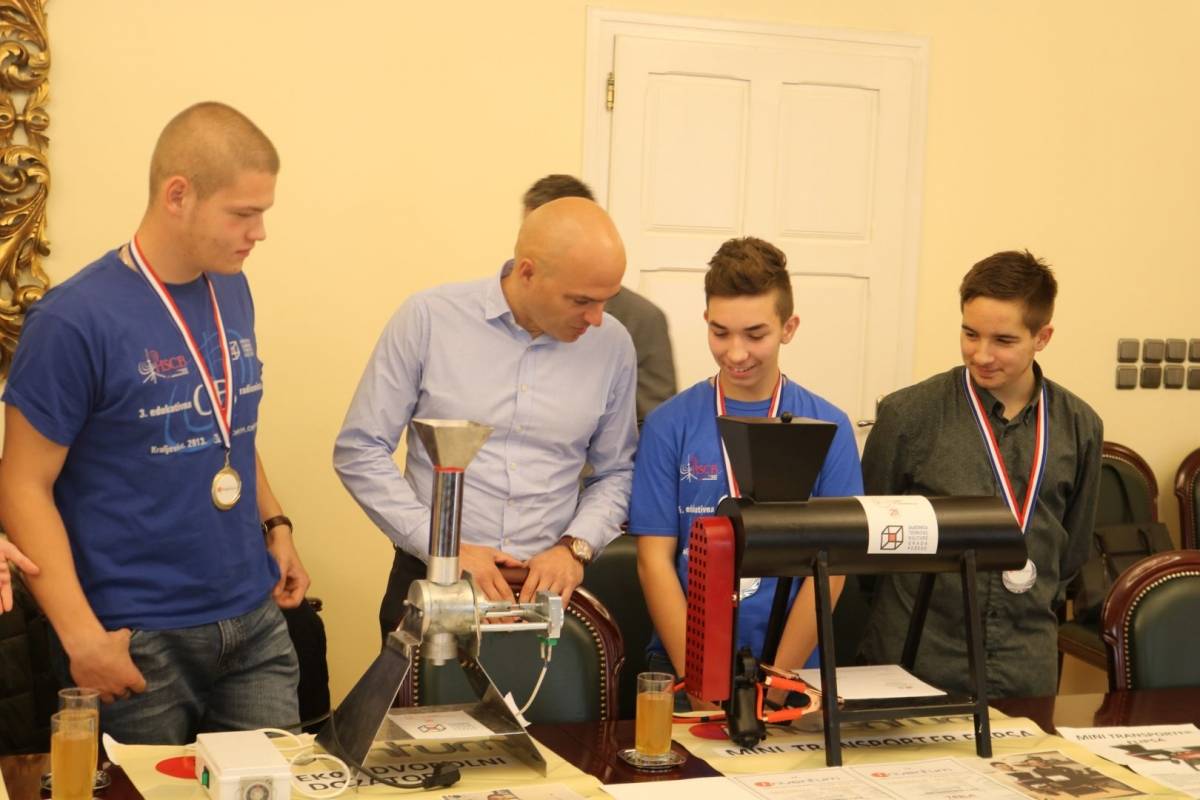 Gradonačelnik Puljašić primio mlade tehničare Grada Požege koji su briljirali na međunarodnom sajmu inovacija