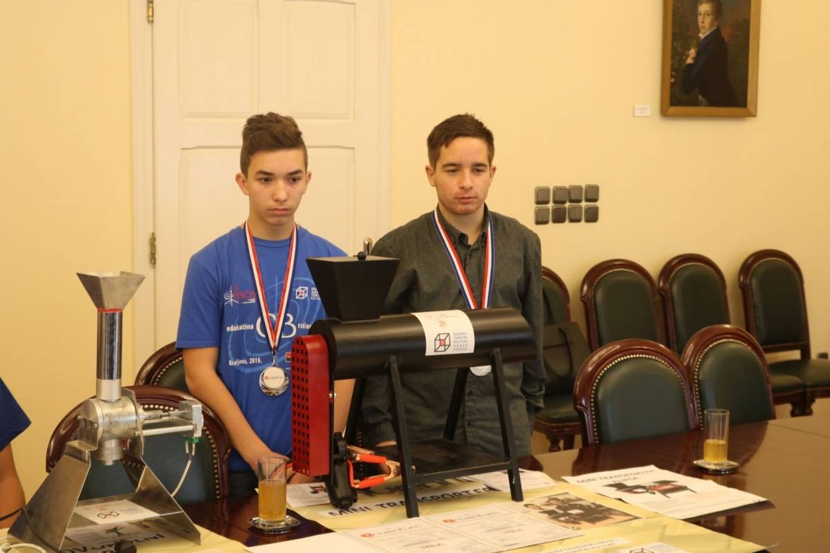 Gradonačelnik Puljašić primio mlade tehničare Grada Požege koji su briljirali na međunarodnom sajmu inovacija