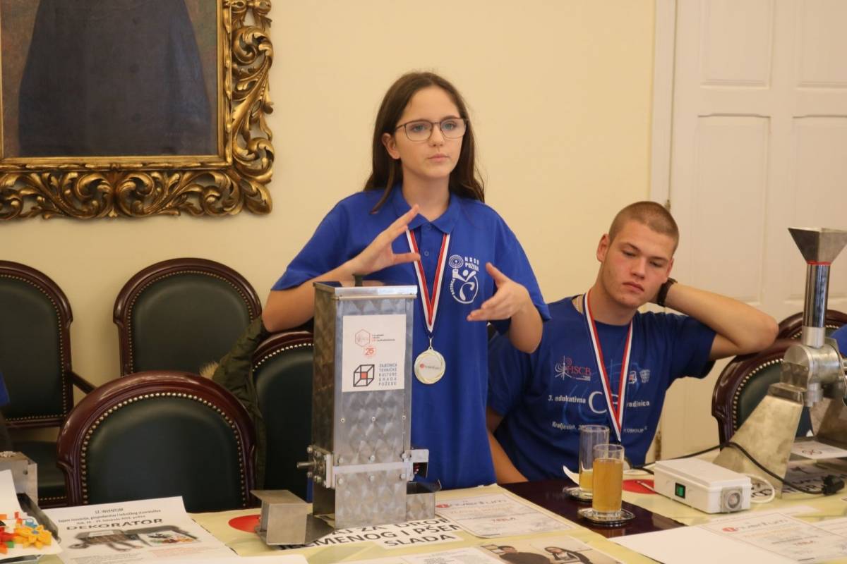 Gradonačelnik Puljašić primio mlade tehničare Grada Požege koji su briljirali na međunarodnom sajmu inovacija