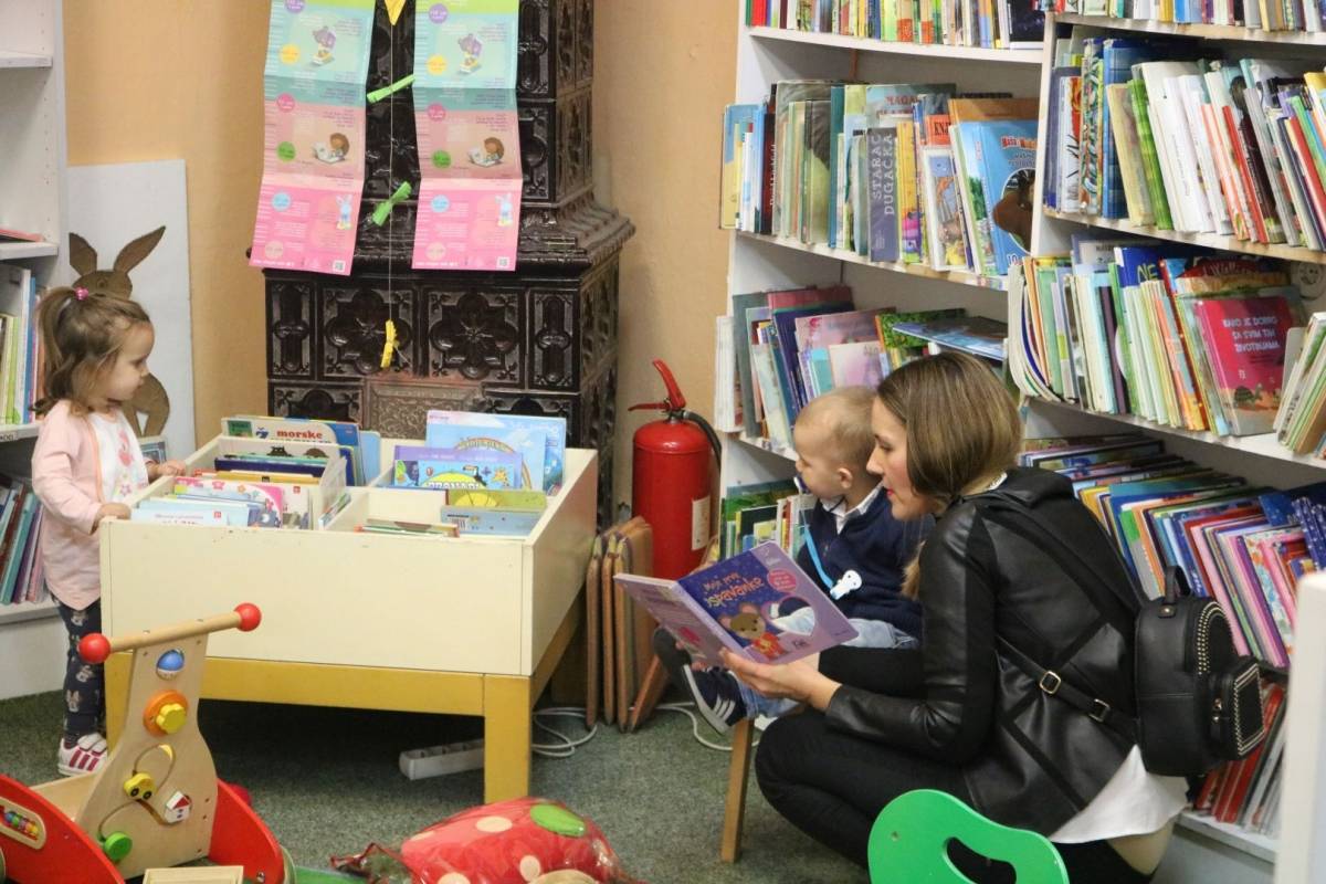 U Gradskoj knjižnici Požega održana radionica pod nazivom ʺMame i bebe u akcijiʺ