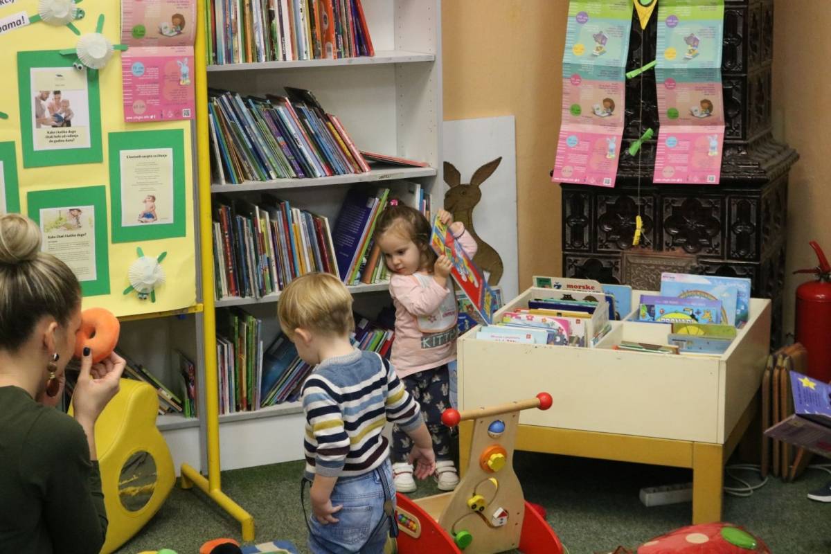 U Gradskoj knjižnici Požega održana radionica pod nazivom ʺMame i bebe u akcijiʺ