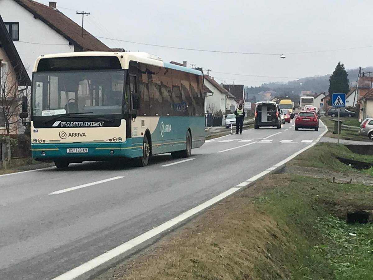 U Vidovcima autobus naletio na pješakinju, očevid u tijeku