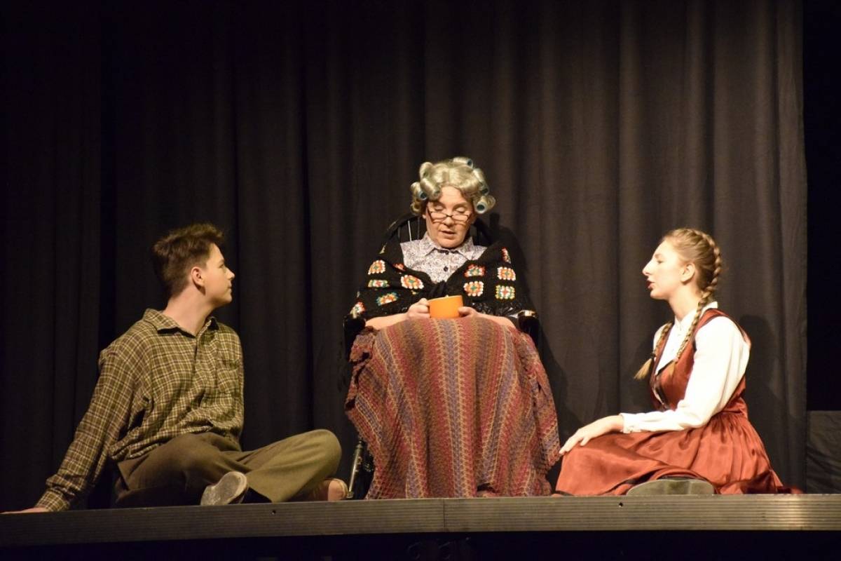 Božićno darivanje uz predstavu Snježna kraljica