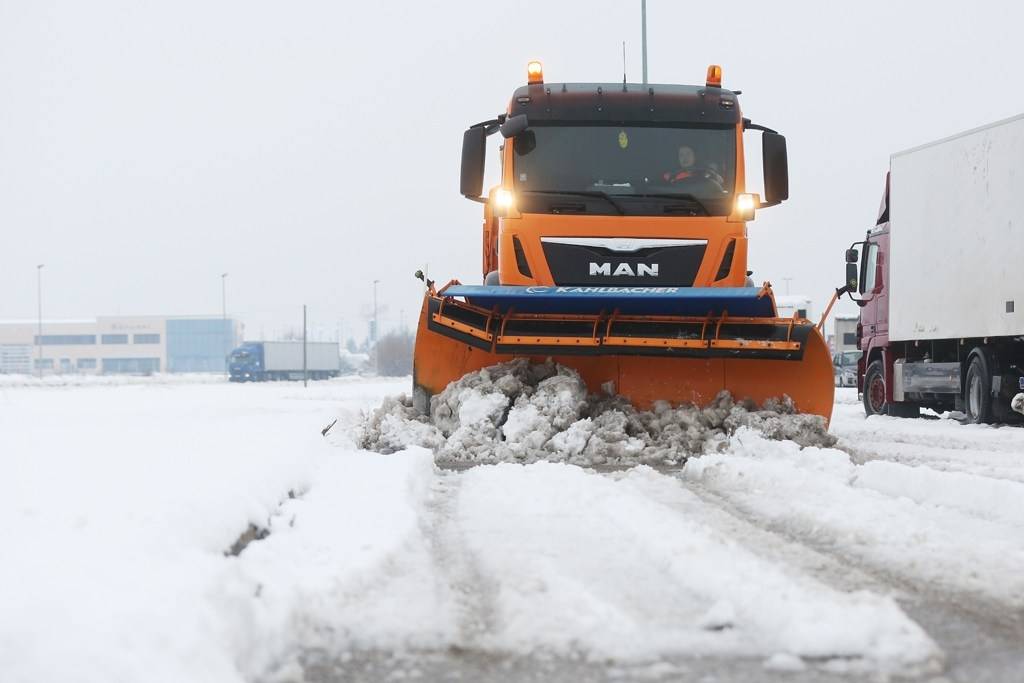 Stanje na prometnicama užasno, traži se ralica za snijeg po Požeštini !!!
