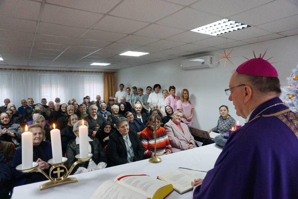 Biskup Škvorčević posjetio Dom za starije i nemoćne osobe u Velikoj