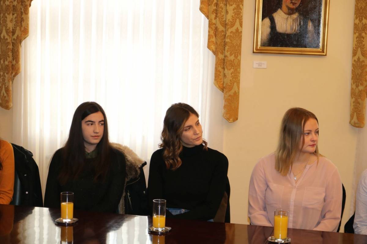 Ugovore o stipendiji Grada Požege danas je potpisalo 15 novih studenata stipendista 