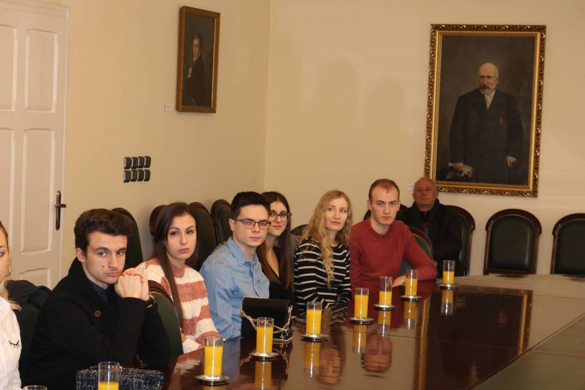 Ugovore o stipendiji Grada Požege danas je potpisalo 15 novih studenata stipendista 