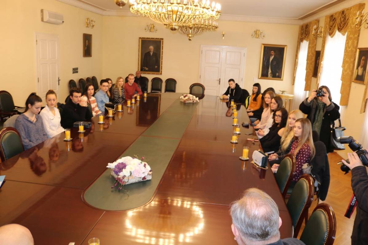 Ugovore o stipendiji Grada Požege danas je potpisalo 15 novih studenata stipendista 