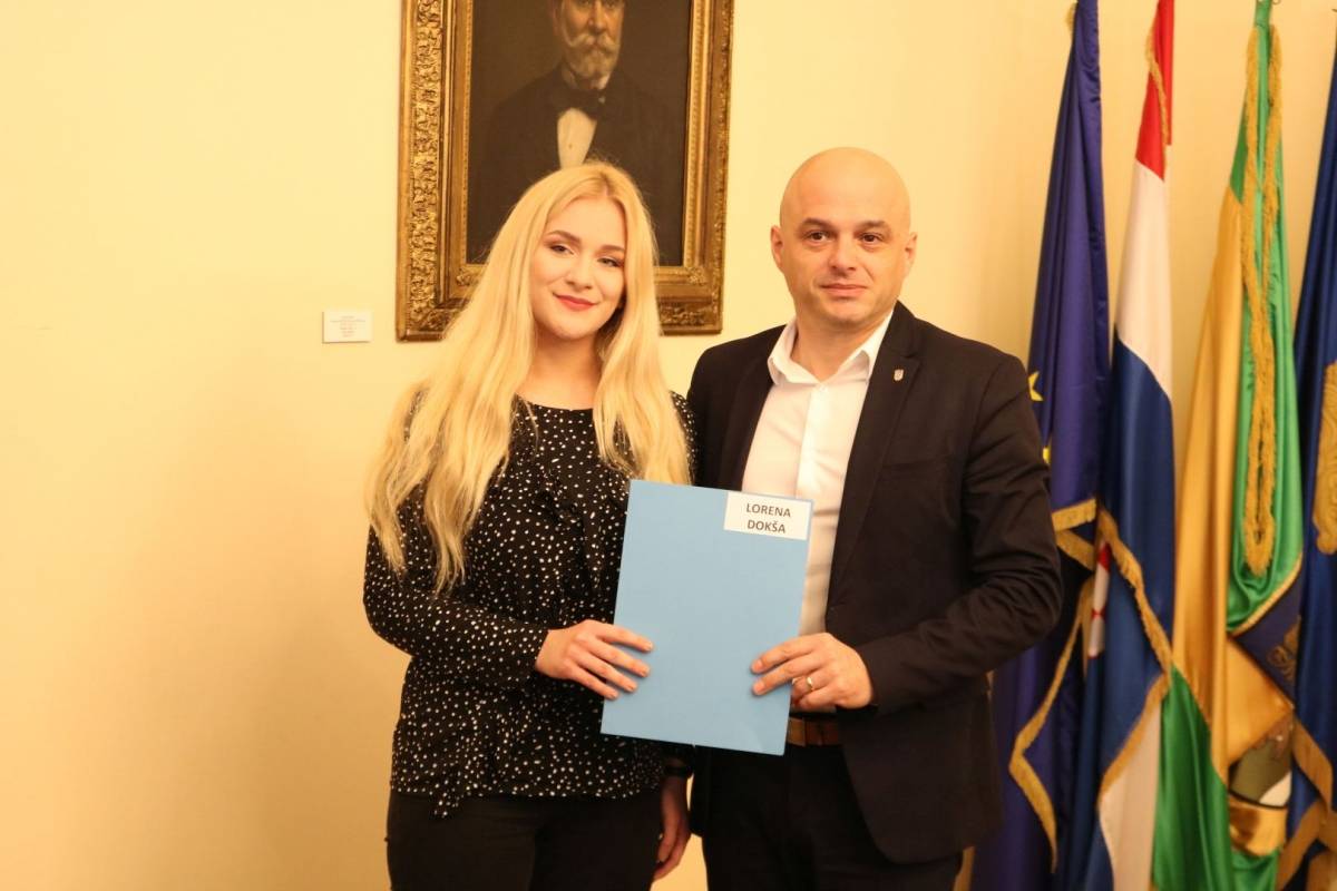 Ugovore o stipendiji Grada Požege danas je potpisalo 15 novih studenata stipendista 