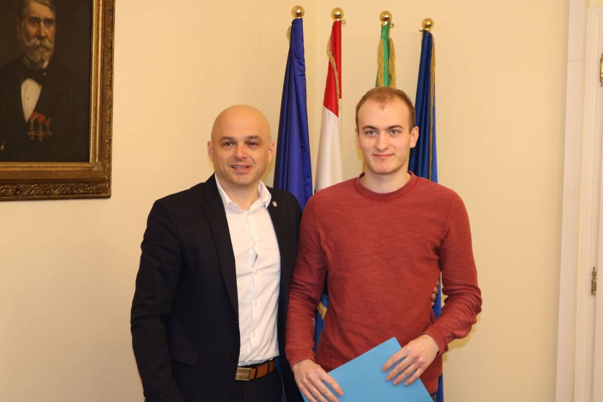 Ugovore o stipendiji Grada Požege danas je potpisalo 15 novih studenata stipendista 