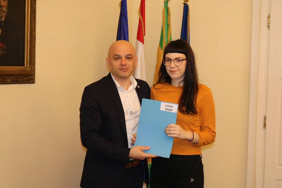 Ugovore o stipendiji Grada Požege danas je potpisalo 15 novih studenata stipendista 