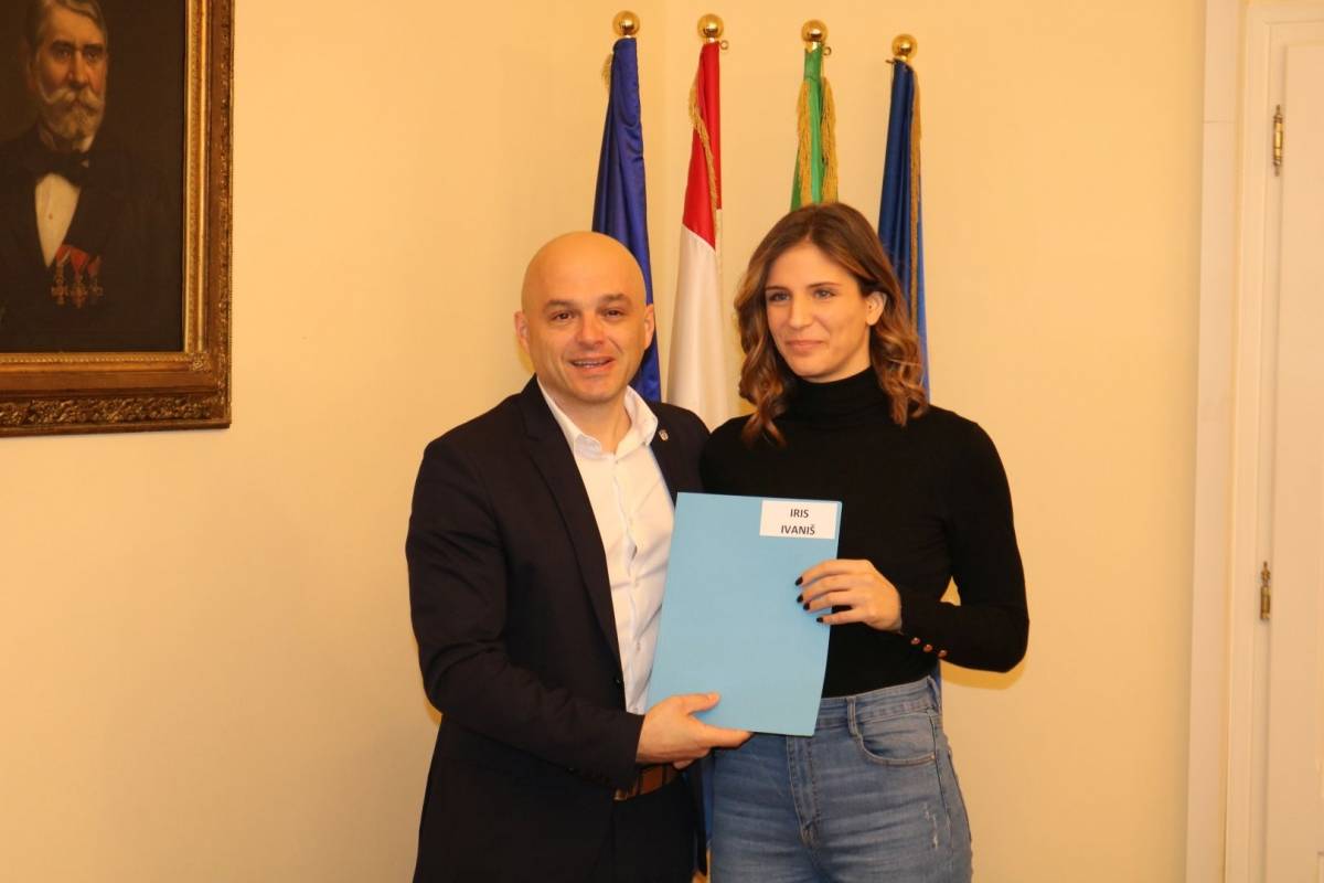 Ugovore o stipendiji Grada Požege danas je potpisalo 15 novih studenata stipendista 