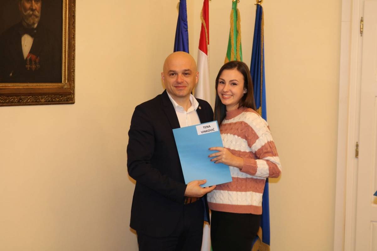 Ugovore o stipendiji Grada Požege danas je potpisalo 15 novih studenata stipendista 