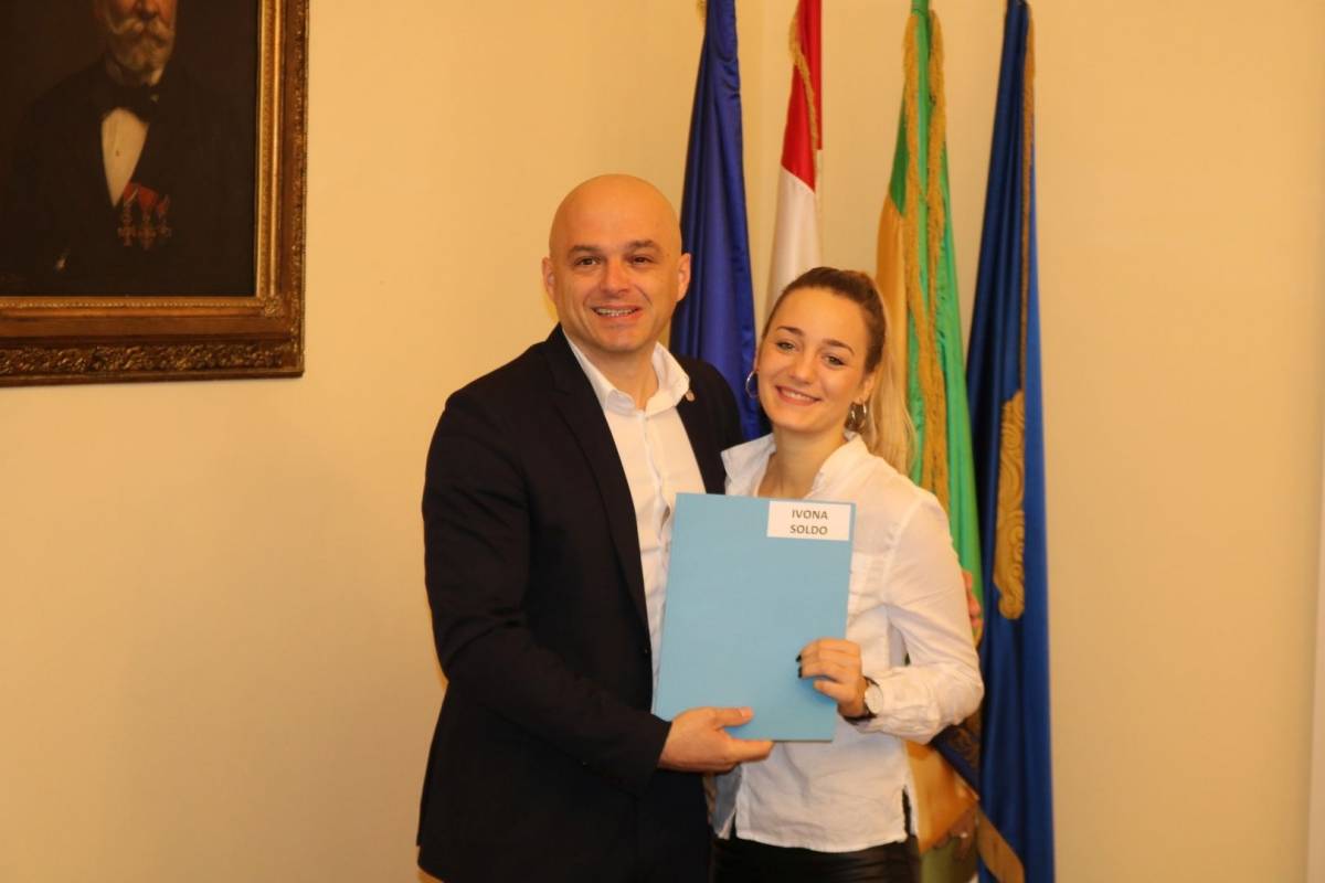 Ugovore o stipendiji Grada Požege danas je potpisalo 15 novih studenata stipendista 