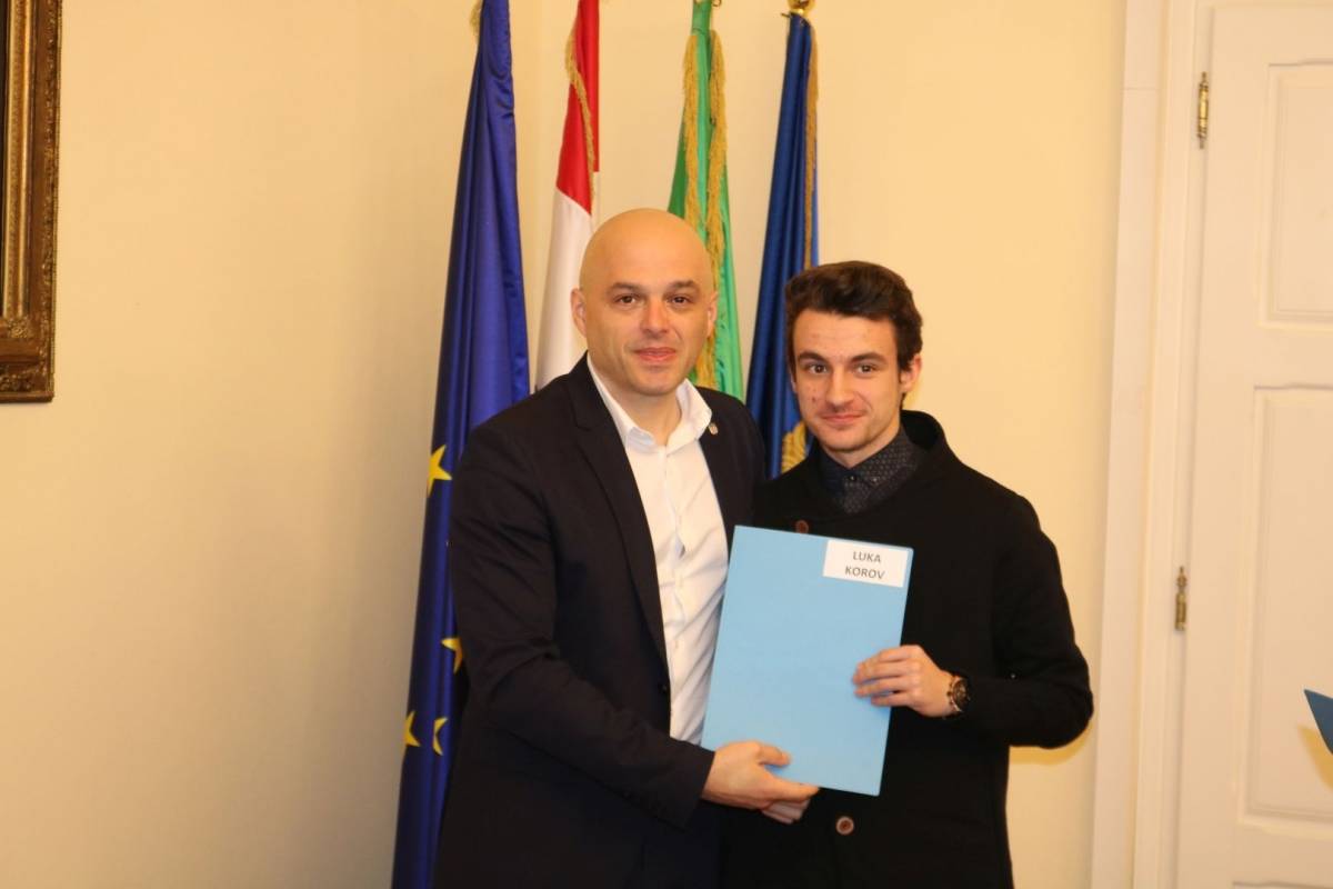 Ugovore o stipendiji Grada Požege danas je potpisalo 15 novih studenata stipendista 