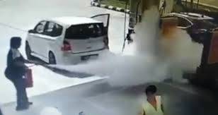 Zapalio se automobil kod benzinske postaje Crodux