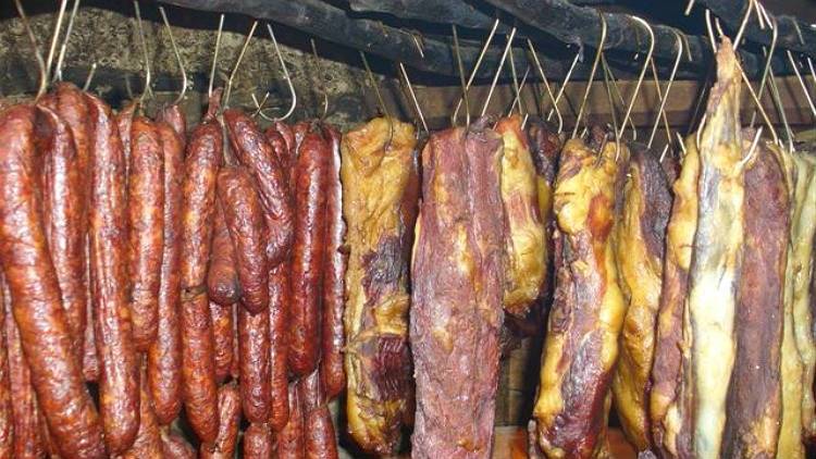 Stručnjaci otkrili je li plijesan na suhom mesu dobra ili loša