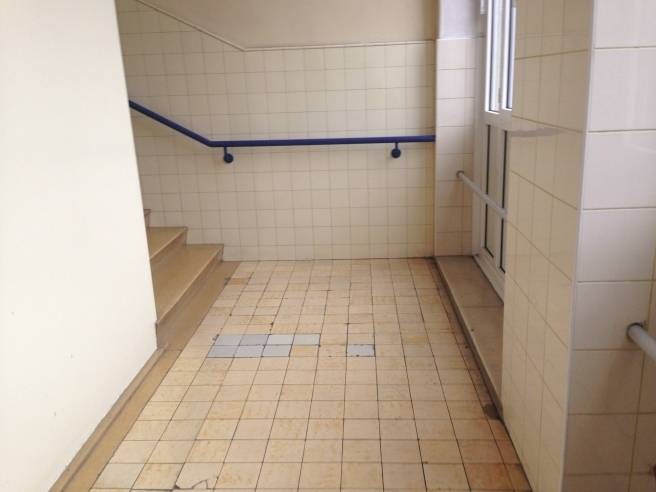 Lijevo je bolnica u Rijeci, a desno ona u Mostaru za koju je Vlada jučer dala 40 milijuna kuna