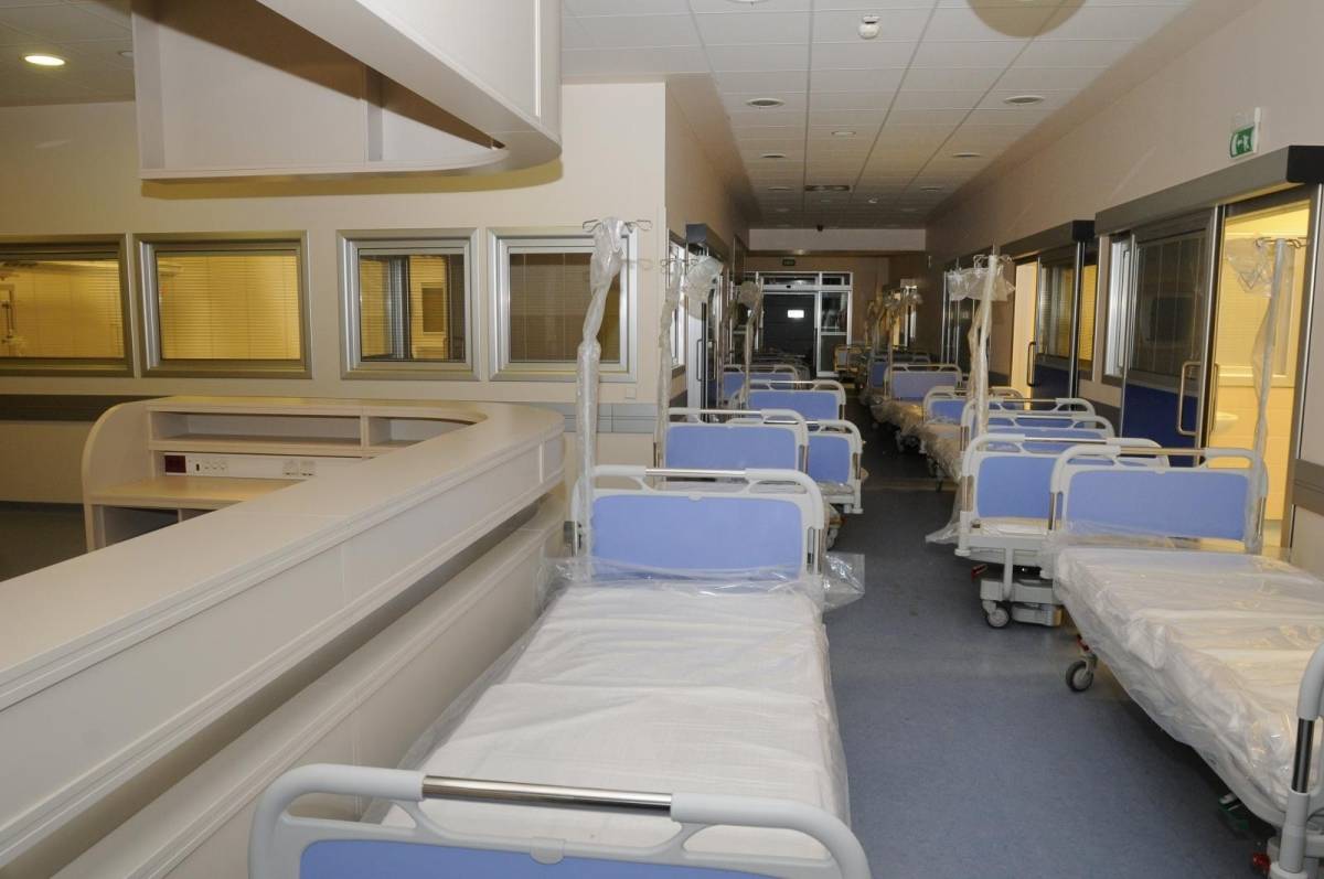 Lijevo je bolnica u Rijeci, a desno ona u Mostaru za koju je Vlada jučer dala 40 milijuna kuna