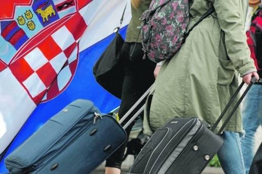 Porezna češlja prihode iseljenih Hrvata, očekuje ih naplata poreza na prihode od 2016. godine