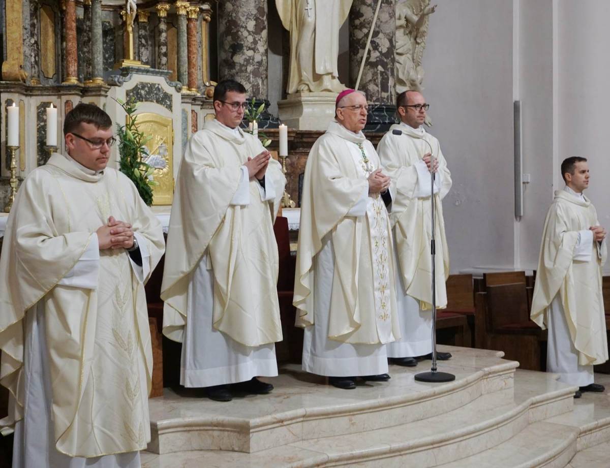 U požeškoj Katedrali uvedeni u službu novi kanonici