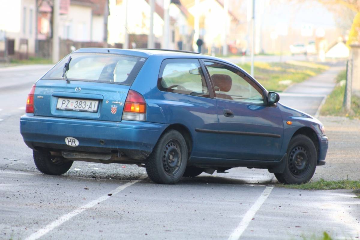 PROMETNA U EMINOVCIMA: Dijete i dvoje odraslih teško stradali i završili u OŽB Požega