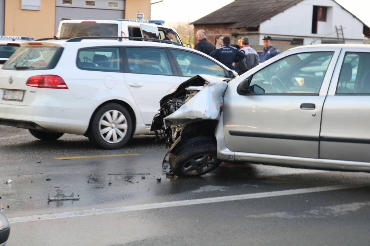 PROMETNA U EMINOVCIMA: Dijete i dvoje odraslih teško stradali i završili u OŽB Požega