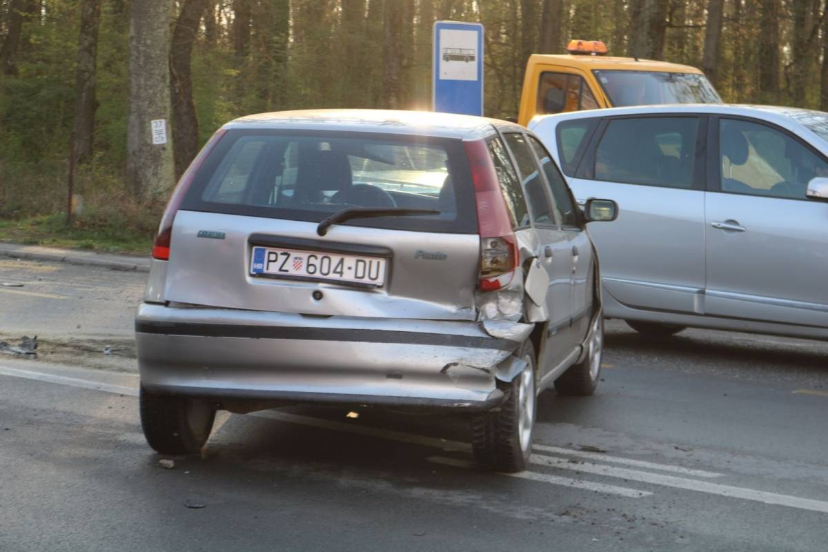 PROMETNA U EMINOVCIMA: Dijete i dvoje odraslih teško stradali i završili u OŽB Požega