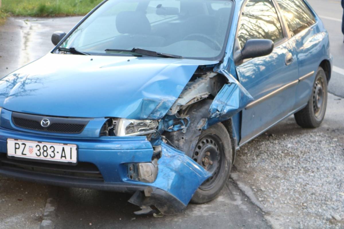 PROMETNA U EMINOVCIMA: Dijete i dvoje odraslih teško stradali i završili u OŽB Požega