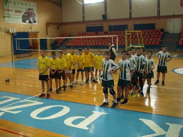 Učenici OŠ Dobriše Cesarića (Požega) osvojili 1. mjesto na poluzavršnom natjecanju u odbojci i osigurali plasman na državnu završnicu