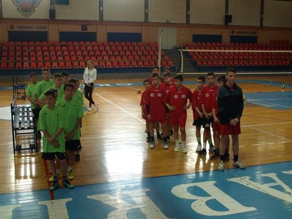 Učenici OŠ Dobriše Cesarića (Požega) osvojili 1. mjesto na poluzavršnom natjecanju u odbojci i osigurali plasman na državnu završnicu