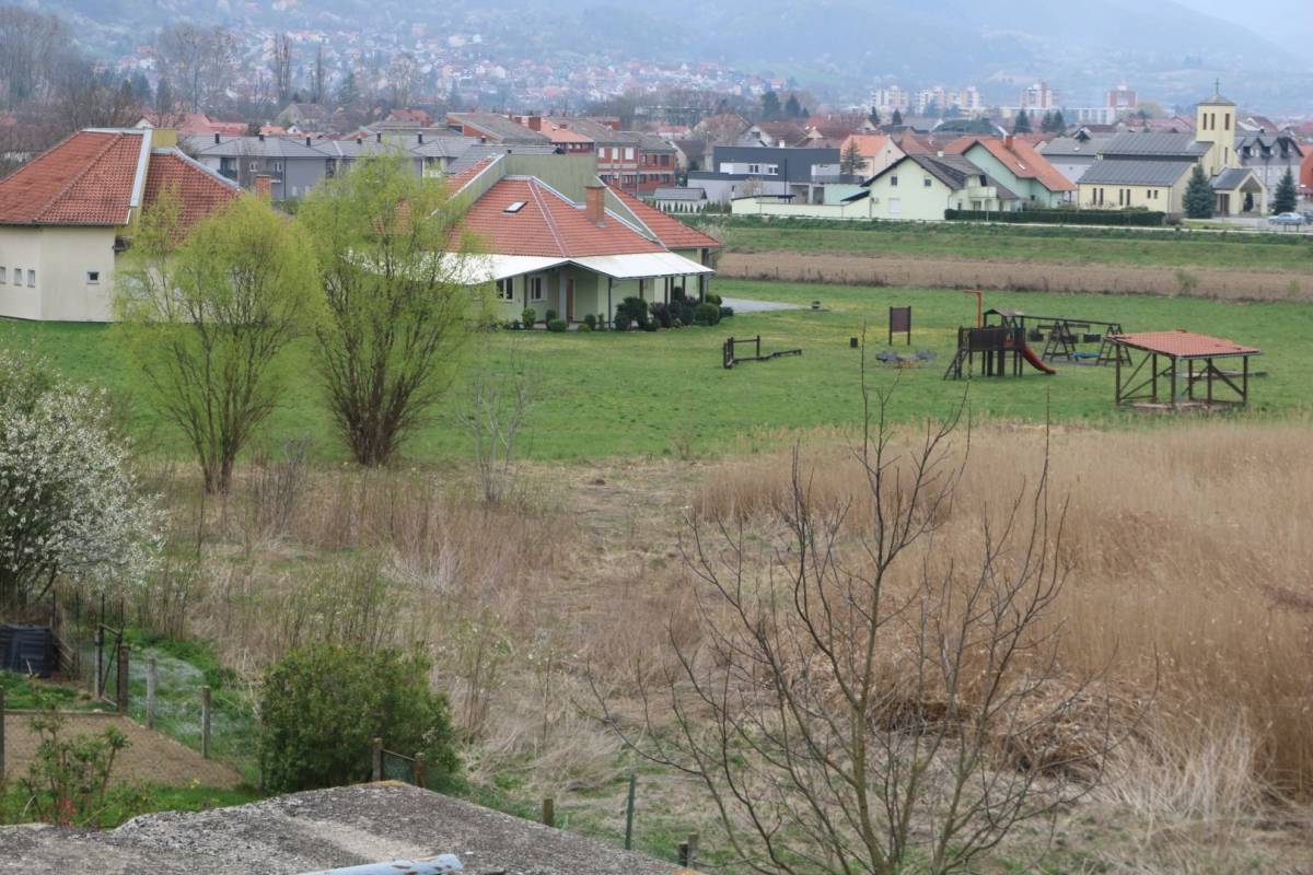 Mještani Ulice Hrvatskih branitelja: ʺGrad Požega svojim sugrađanima uzgaja lisice i zmije!ʺ