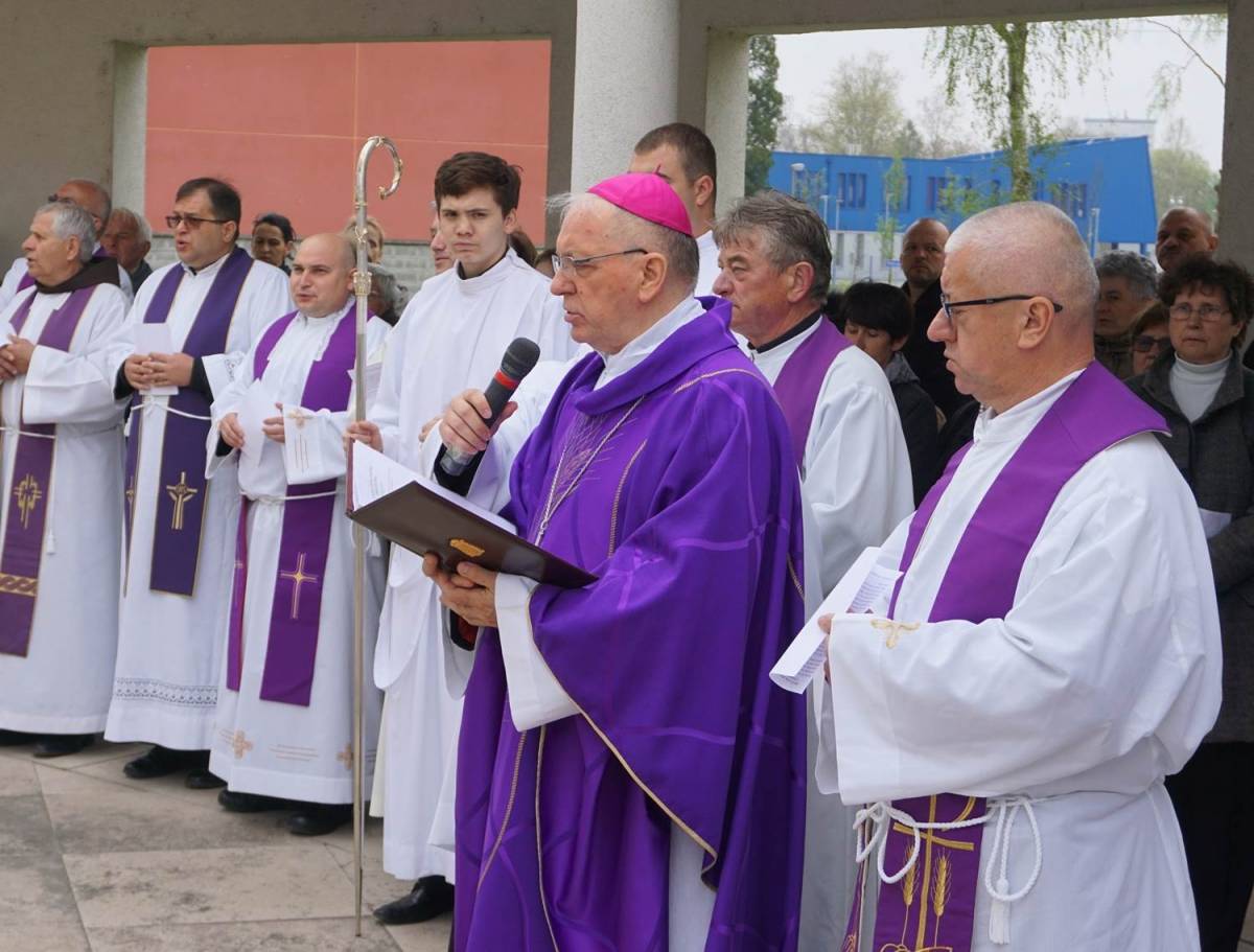 Spomen na utamničene svećenike u Staroj Gradiški